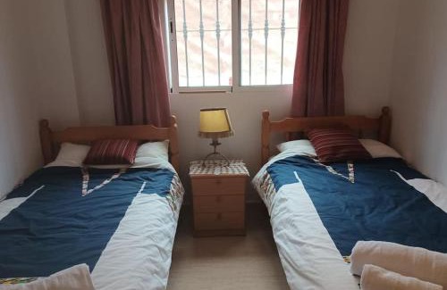 La Alfoquia Villa | Villa Paz - Villa Familiar para 6 con piscina, AC, Wifi y parking