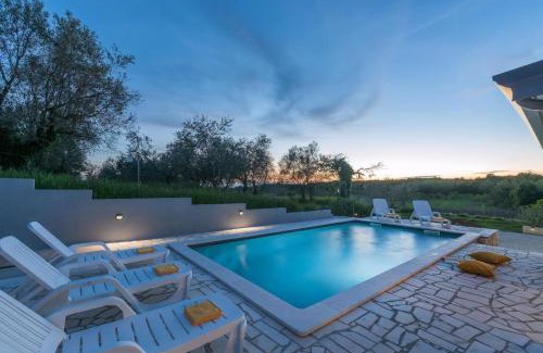 Radini House | Villa Pendolina Mit Privatem Pool Und Jacuzzi