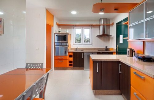 Velez-Malaga Villa | Villa 'Pepa' with Sea View, Pool & Wi-Fi