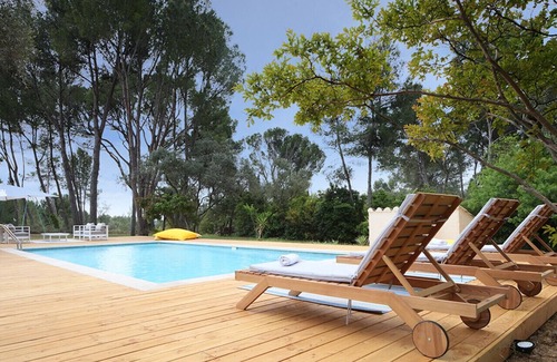 Assas House | Villa Perdigal : pool, petanque, trampoline, ping-pong, basketball, babyfoot, swing, indoor bike.