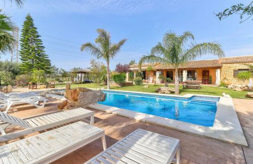 Santa Margalida House | Villa Petit Bijoux by Rentallorca