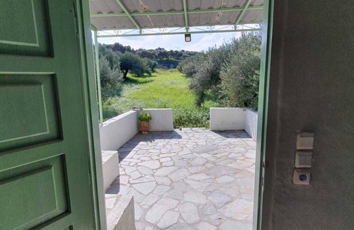 Knosos Villa | Villa Phyllia, a property with history - fifteen minutes from Iraklion airport.