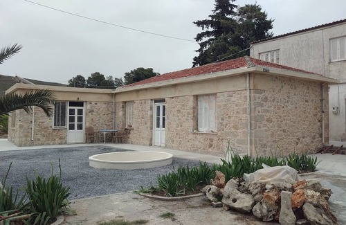 Knosos Villa | Villa Phyllia, a property with history - fifteen minutes from Iraklion airport.
