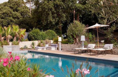 Clisson Villa | Villa Po'Strophe - Bâtiment classé avec piscine