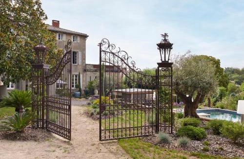 Clisson Villa | Villa Po'Strophe - Bâtiment classé avec piscine