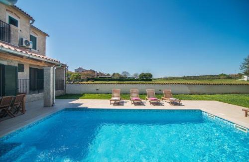 Pomer Villa | Villa Pomer with a private Swimming pool near the Sea
