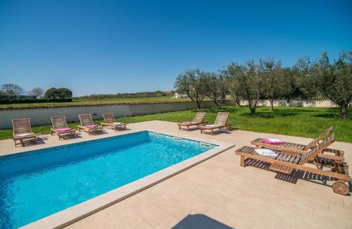 Pomer Villa | Villa Pomer with a private Swimming pool near the Sea