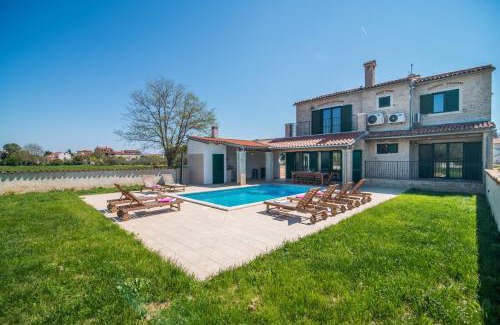 Pomer Villa | Villa Pomer with a private Swimming pool near the Sea