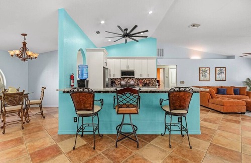 Centennial Villa | Villa Poolside Paradise: Unwind in Tropical Style!