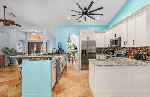 Centennial Villa | Villa Poolside Paradise: Unwind in Tropical Style!