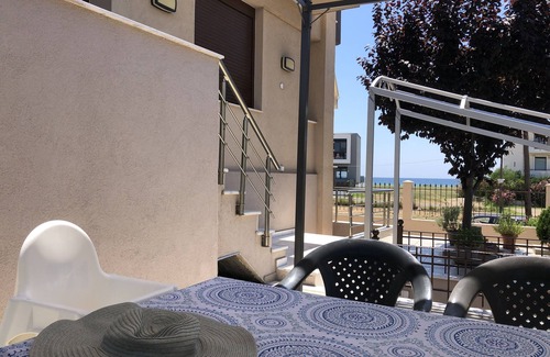Paralia Dionysiou House | Villa Portaria near the sea, in Portaria Bay