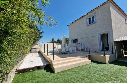 Saint-Privat-des-Vieux House | villa pour 10 personnes avec piscine et jacuzzi