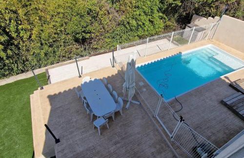 Saint-Privat-des-Vieux House | villa pour 10 personnes avec piscine et jacuzzi