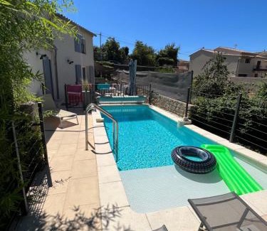 Saint-Laurent-de-Carnols Villa | Villa Provence climatisée, jardin, piscine privée chauffée, Wifi