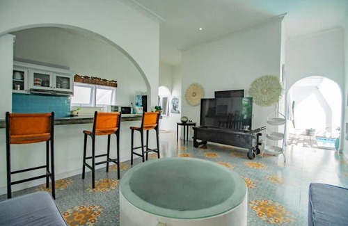 Padangsambian Klod Villa | villa putih