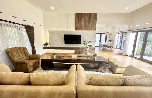 Ciburial House | Villa Putih Le Cordon