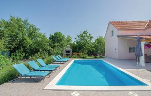 Dugopolje Villa | Villa Radosevic near Split, heated pool