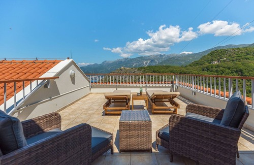Sveti Stefan Villa | Villa Ramo - Three Bedroom Villa, Sleeps 6