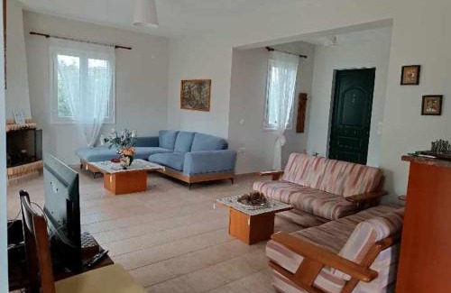 Paliki Villa | Villa Rania: Ευάερη βίλα με θέα τη θάλασσα