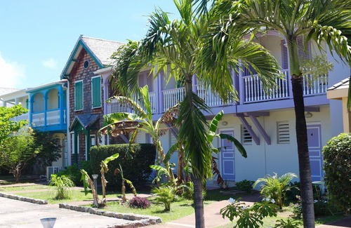 Orient Bay House | Villa Redfish house 4 persons quiet residence near beaches and shops.