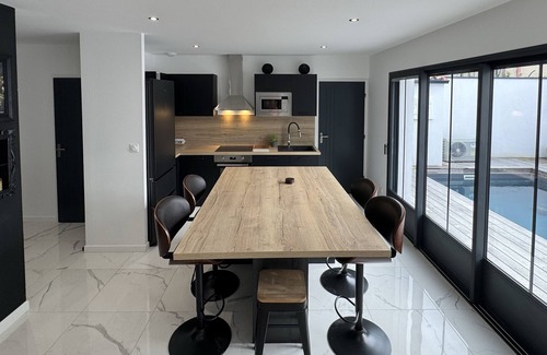 Andilly Villa | VILLA REHON NEUVE PISCINE PROCHE La Rochelle Ile de re 9 couchages.