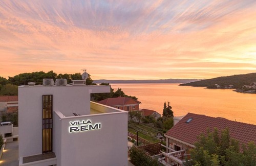 Sumartin Villa | Villa Remi