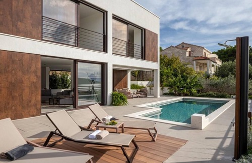 Sumartin Villa | Villa Remi