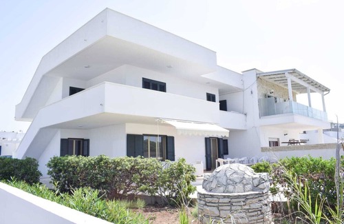 Torre Vado Villa | Villa 'Residence L'ebbrezza Del Mare' with Sea View, Wi-Fi and Air Conditioning