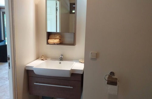 Temae House | Villa Riac seaside cottage hibiscus
