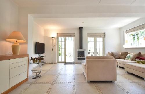 Oude-Tonge House | Villa Robinie