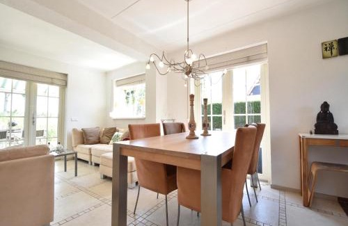 Oude-Tonge House | Villa Robinie
