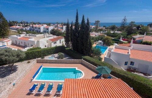 Vale de Centianes Villa | Villa Rocha Family villa Near Ocean Pool BBQ