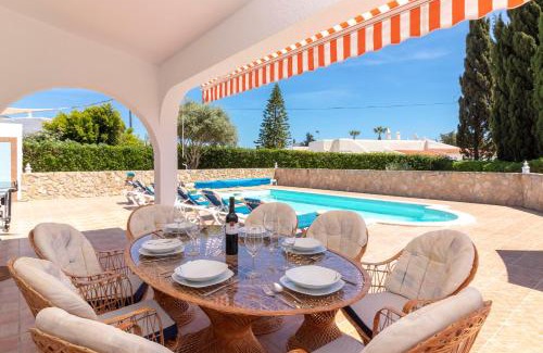 Vale de Centianes Villa | Villa Rocha Family villa Near Ocean Pool BBQ