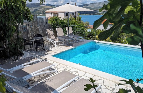 Arbanija Apartment | Villa Rosa Ciovo/Pool/120m zum Strand/2 Apartments