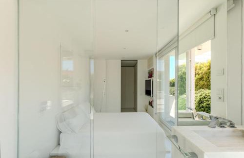 Marzocca Villa | Villa Rosa del mare - Elegante villa fronte mare con Jacuzzi e giardino privato