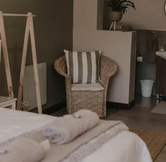 Universitas House | Villa Rose Guesthouse & Venue