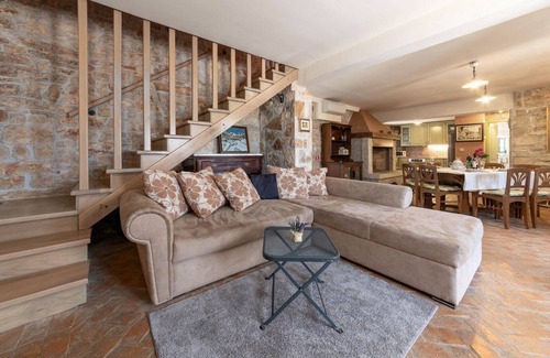 Rosini Villa | Villa Rosini by Villsy