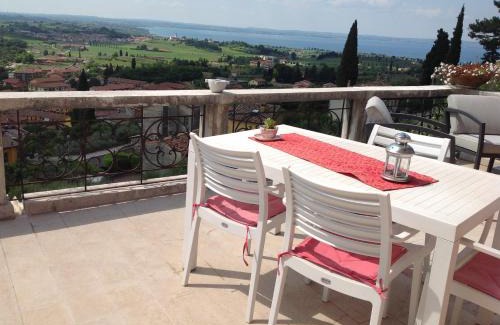 Cavaion Veronese Apartment | Villa Rossa