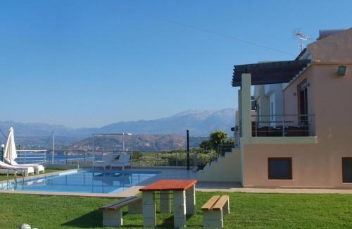 Sternes Villa | Villa Roula 3BR Seaview Villa in Chania