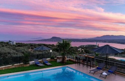 Sternes Villa | Villa Roula 3BR Seaview Villa in Chania