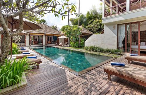 Batubelig House | Villa Rubina - Luxury Pool Villa in Batu Belig Next to the Beach!