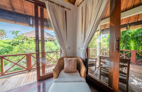 Batubelig House | Villa Rubina - Luxury Pool Villa in Batu Belig Next to the Beach!