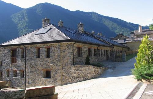 Torla Hotel | Villa Russell Hotel&Apartments