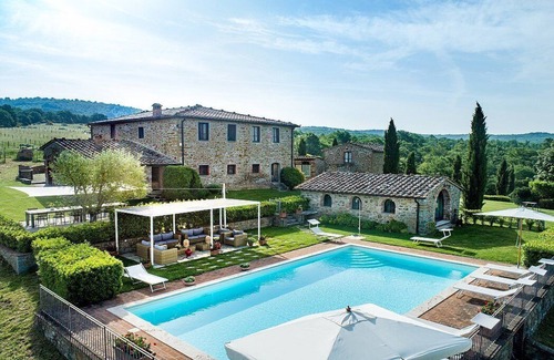 Rapale Villa | Villa Saffo: A charming three-story villa surrounded by meadows and by green hills, with Free WI-FI.