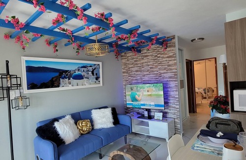 Cerro Gordo Apartment | Villa Santorini 3-bedroom apartment in welcoming Bayamón with WiFi, AC. Enjoy