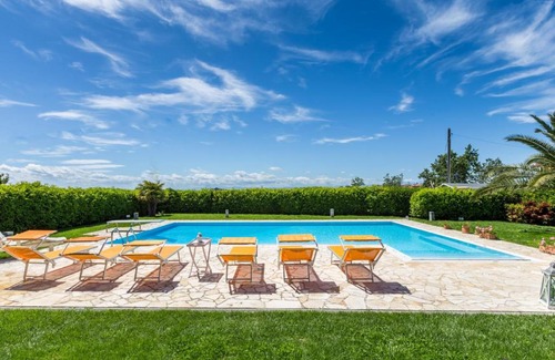 San Costanzo Villa | Villa Sara