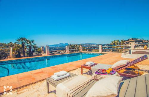 Arnella Villa | Villa Scarlett by Abahana Villas