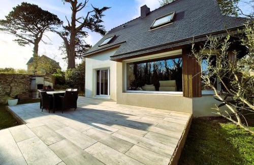 La Celle-sous-Gouzon Villa | Villa, Sea, Beach