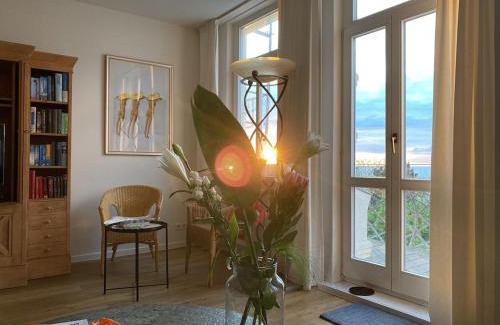 Warnemuende Apartment | Villa Seeblick Warnemünde - Fewo mit Meerblick und Balkon direkt am Strand für 2-4 Pers