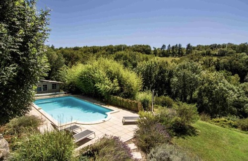 La Fouillade Villa | Villa Serena, a magnificent holiday home for 8 people with private heated swimming pool, located near the medieval castle of Najac in south-west France.